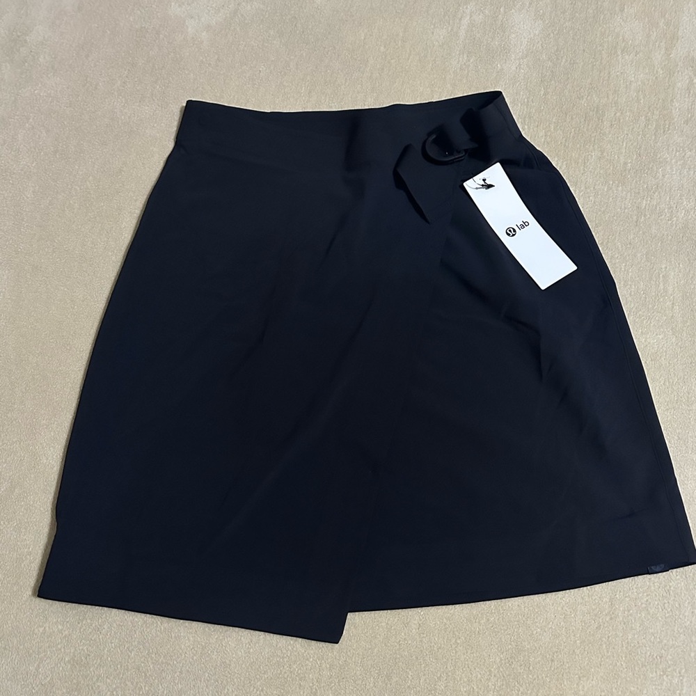 NWT Lululemon lab black wrap skirt size 4 small Rare, hard to find